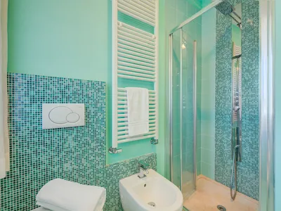 Badezimmer mit Dusche