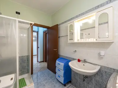 Badezimmer mit Dusche
