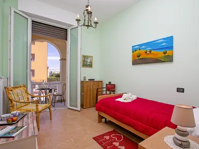 Zweites Schlafzimmer mit Einzelbett und zugang zur Terrasse