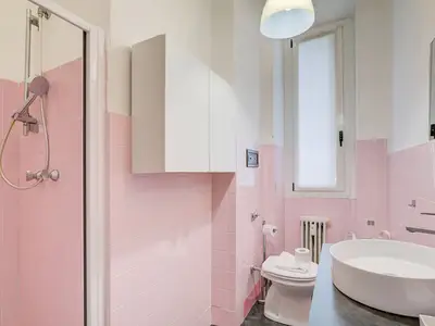 Badezimmer mit Dusche