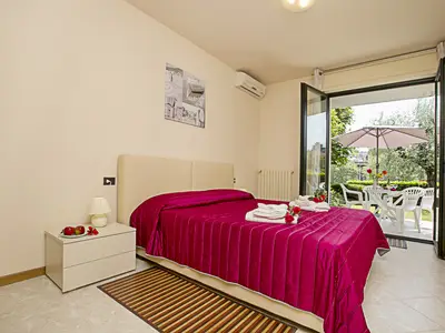 Die Türen des Hauptschlafzimmers zur Terrasse.