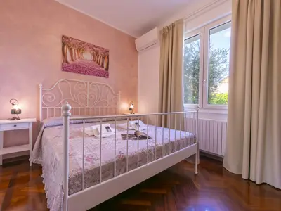 Das zweite Schlafzimmer mit Doppelbett