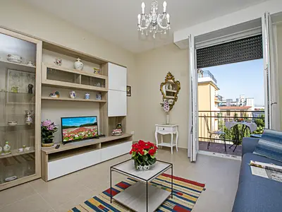 Das Wohnzimmer mit Fernseher