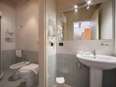 Badezimmer mit Dusche