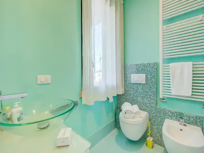 Badezimmer mit Dusche