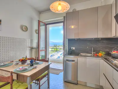 Küche und Essbereich