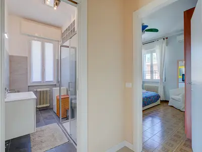 Badezimmer mit Dusche