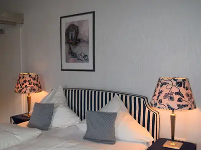 Photo, INSIDE, OUTSIDE