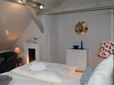 Photo, INSIDE, OUTSIDE