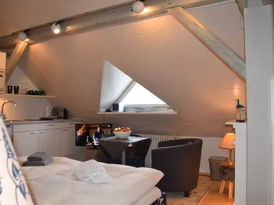 Photo, INSIDE, OUTSIDE