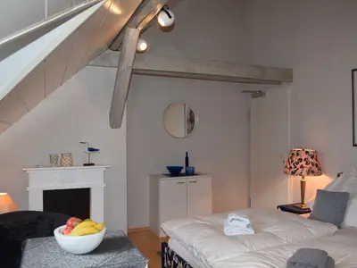 Photo, INSIDE, OUTSIDE