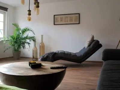 WHG Wächtersturm:Wohnzimmer mit Longeliege