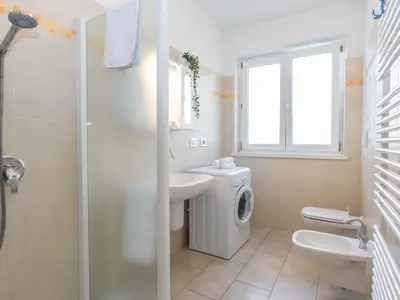 Badezimmer mit Dusche
