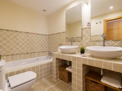 Badezimmer mit Badewanne