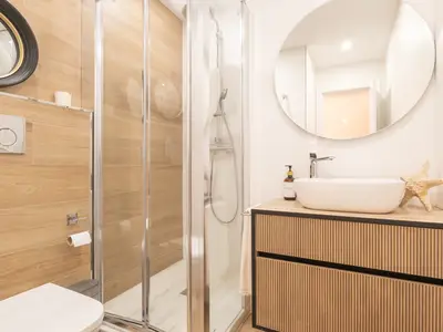 Badezimmer mit Dusche