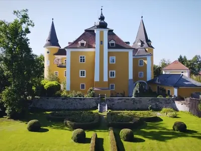 Schloss Mühldorf Ansicht Rosengarten