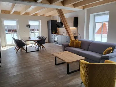 Wohnbereich mit moderner Küchenzeile