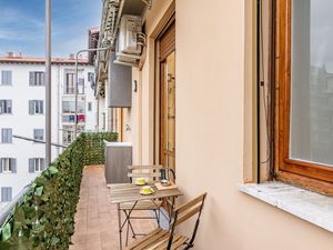 23918795-Appartement-8-Firenze-300x225-1