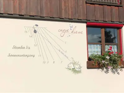 hier scheint die 1. Sonnenuhr in Fladungen