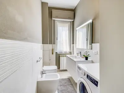 Badezimmer mit Dusche