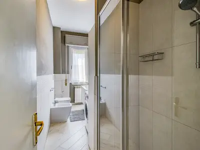 Badezimmer mit Dusche