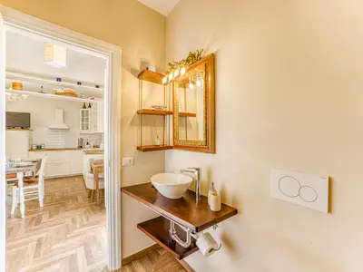 Badezimmer mit Dusche