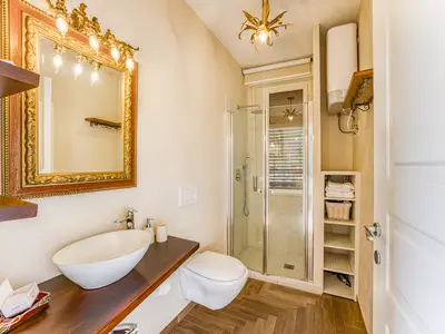 Badezimmer mit Dusche