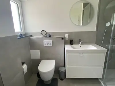 Modernes Badezimmer