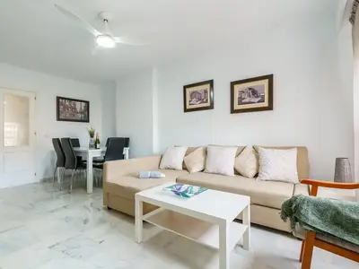 Wohnzimmer mit Esszimmer