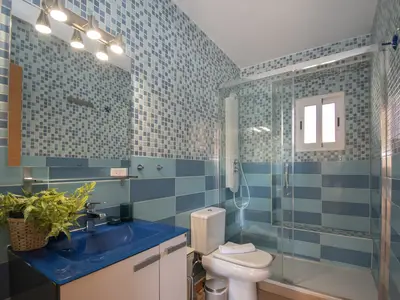 Badezimmer mit Dusche