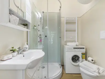 Badezimmer mit Dusche