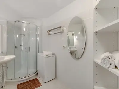 Badezimmer mit Dusche