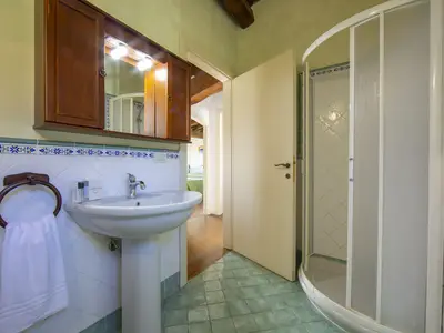 Badezimmer mit Dusche