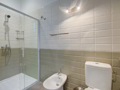 Badezimmer mit Dusche