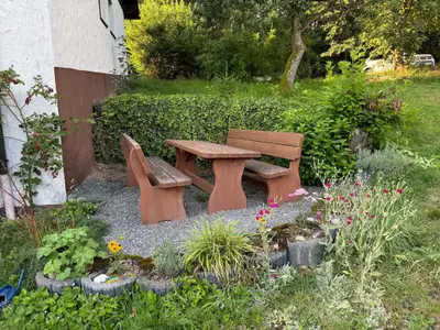 Essbereich im Garten zum gemeinsamen Verweilen