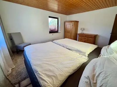 Schlafzimmer HIRSCH mit 200x200 HÜLSTA-Boxspringbett