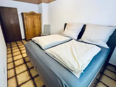 Schlafzimmer FUCHS mit 180 x 200 cm HÜLSTA Boxspringbett