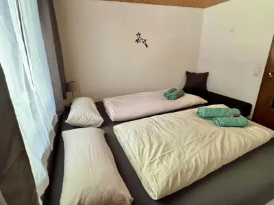 Schlafzimmer REH mit 180x200 cm Doppelbett (Ab Juni 2025: Zwergenzimmer mit 260x200 cm Familienbett)