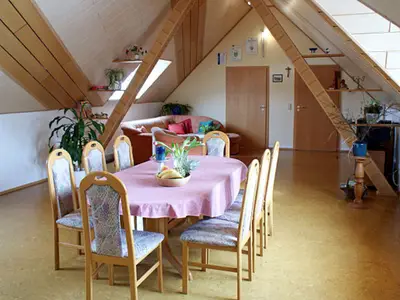 Wohnbereich mit Esstisch