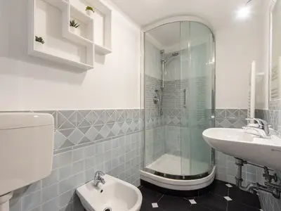 Badezimmer mit Dusche