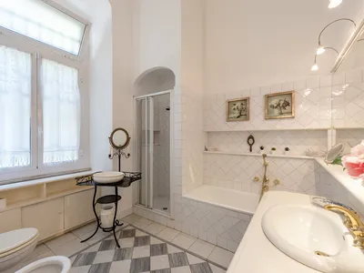 Badezimmer mit Badewanne