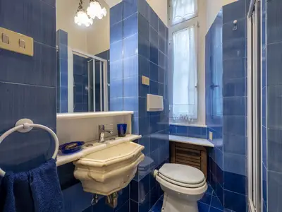Badezimmer mit Dusche