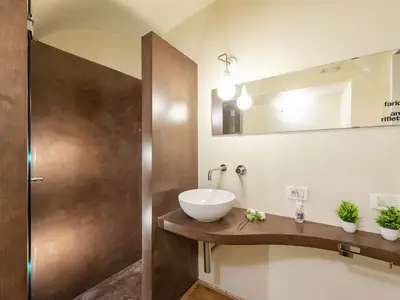 Badezimmer mit Dusche