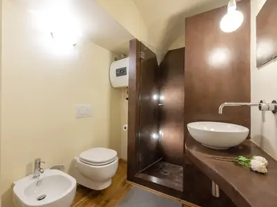 Badezimmer mit Dusche