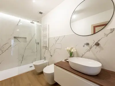 Badezimmer mit Dusche