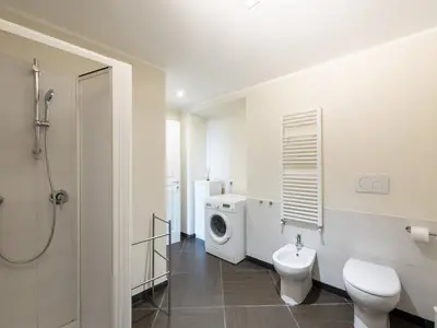 Badezimmer mit Dusche