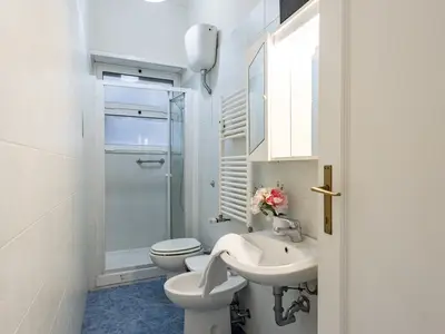 Badezimmer mit Dusche