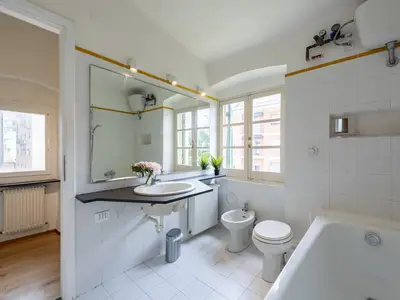 Badezimmer mit Badewanne