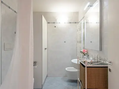 Badezimmer mit Dusche