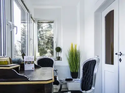 Wintergarten mi Ausgang zur großen eigenen Terasse